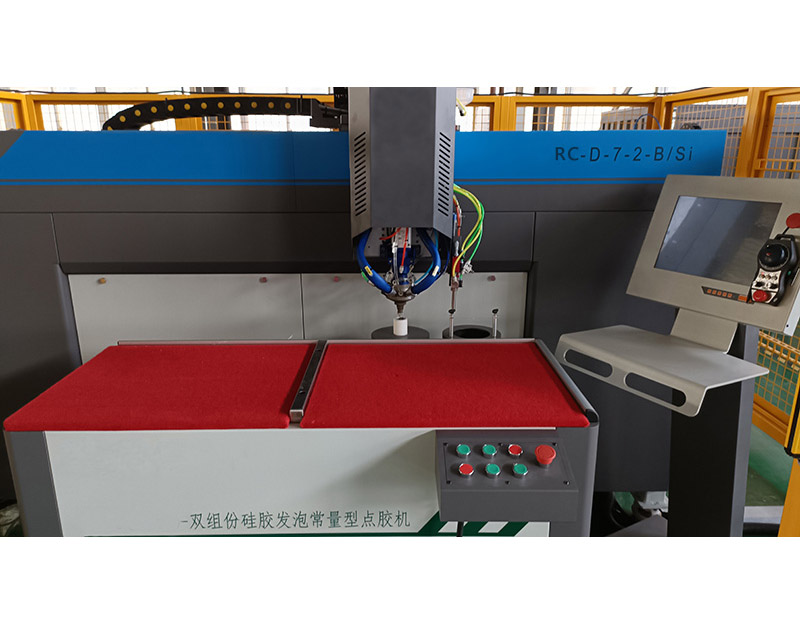 常(chang)量硅膠髮泡(pao)點膠機(ji)