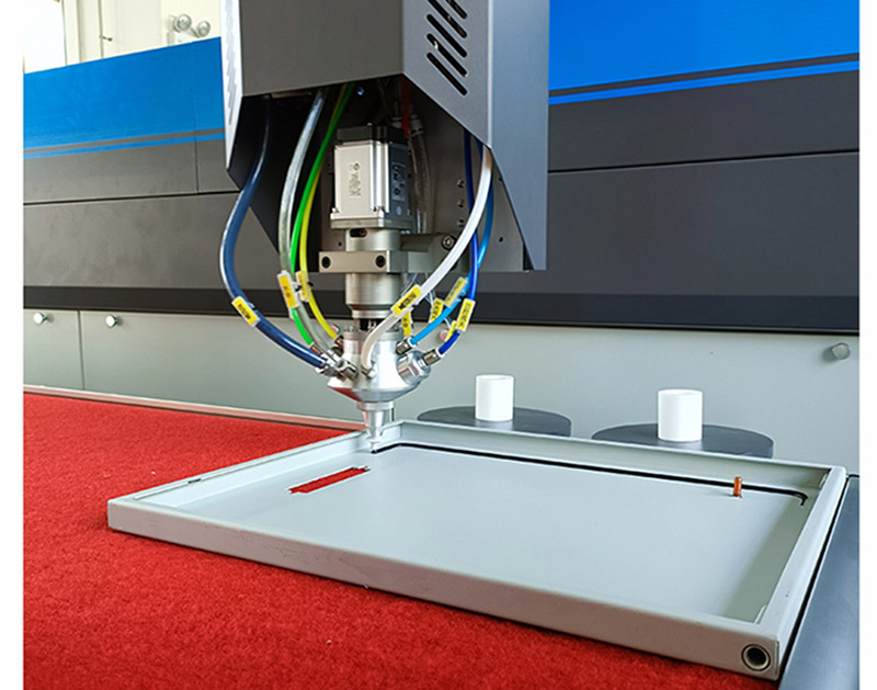 七(qi)代懸(xuan)臂(bi)式(shi)常量數控(kong)密封(feng)點膠(jiao)機