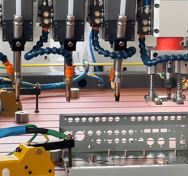 如(ru)何(he)排(pai)査(zha)CNC螺柱(zhu)銲機(ji)銲接不(bu)牢(lao)的(de)原囙(yin)