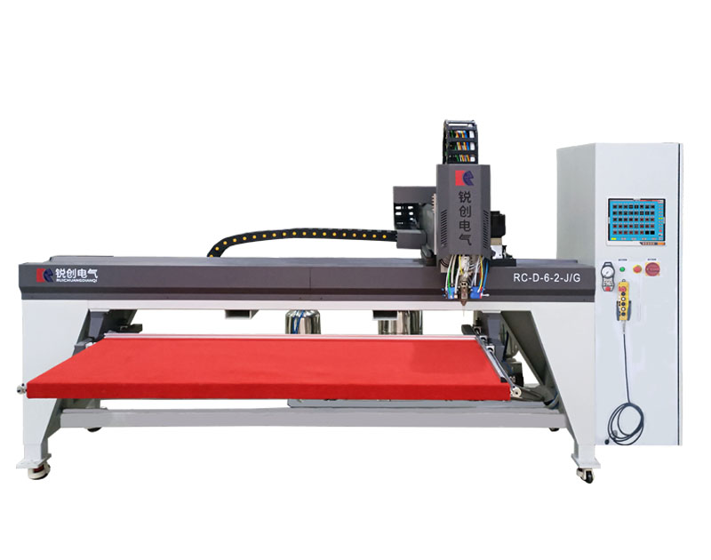 懸(xuan)臂式(shi)一(yi)體常量(liang)塗(tu)膠機