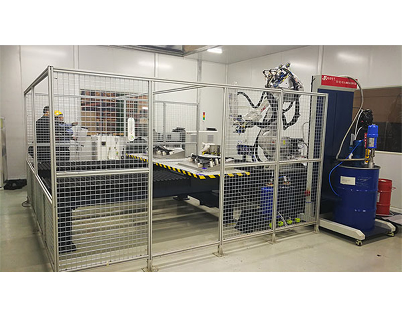 塗(tu)膠(jiao)自動化生(sheng)産(chan)線(xian)